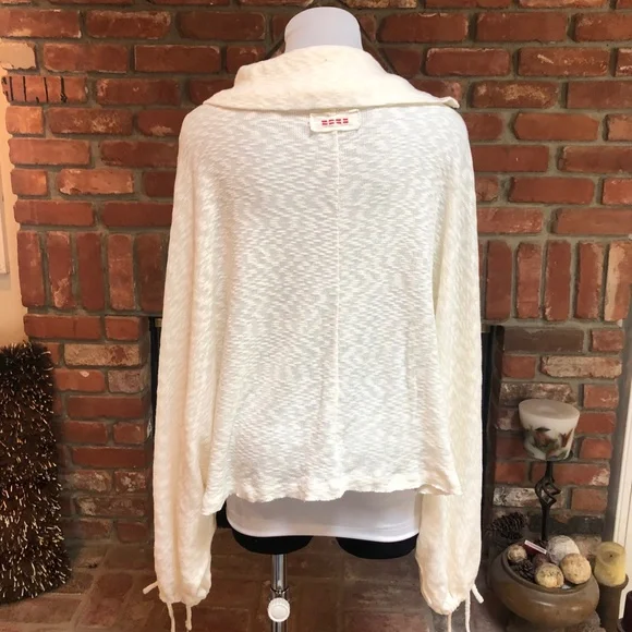 Peace Love World Top Tagged M/L Cream Sweater Top Tie Cuffs Zip Neck Accent - Picture 6 of 6